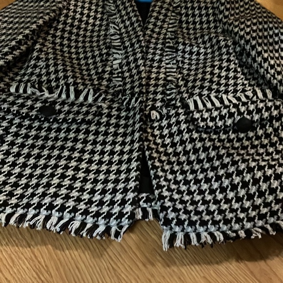 Express Medium Blazer Black White Lined Blazer Open Style Excellent like new - Picture 4 of 11